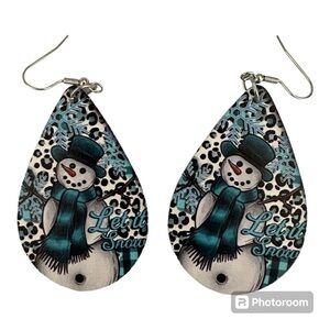 NWT-⛄️Snowman Christmas Faux Leather Teardrop Earrings🎄